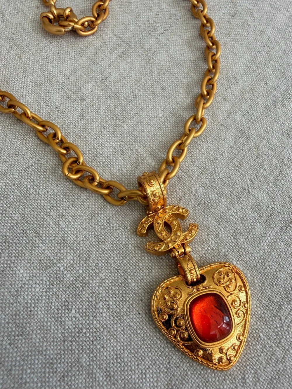 ♥️CHANEL Gold-Tone Heart Pendant Necklace with Red Cabochon♥️